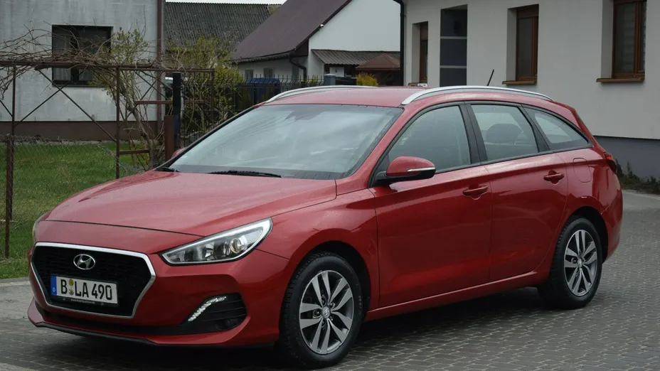 HYUNDAI i30 -