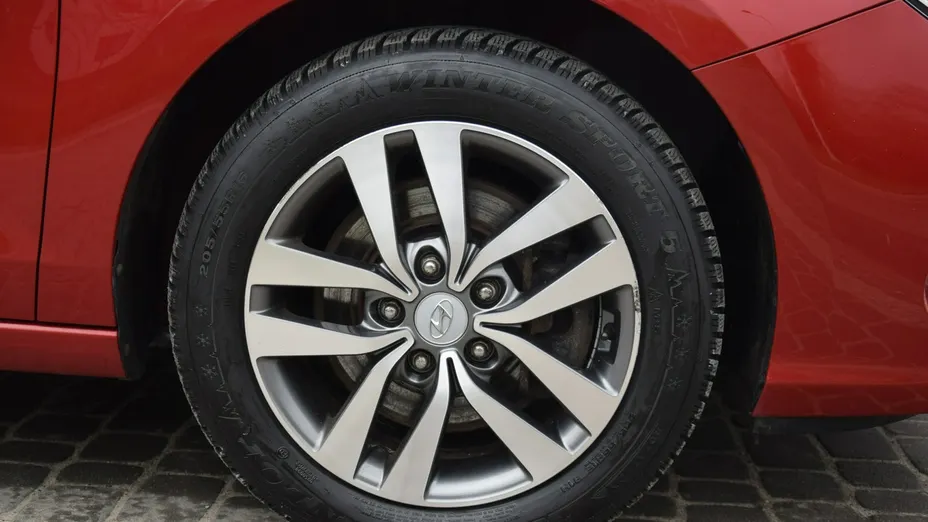 HYUNDAI i30 -