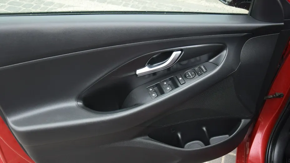 HYUNDAI i30 -