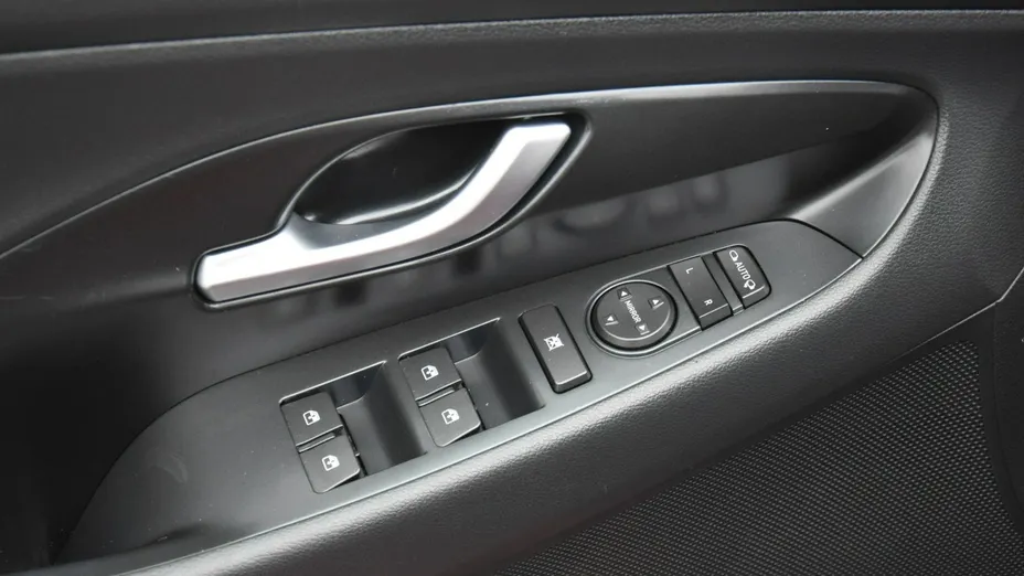 HYUNDAI i30 -