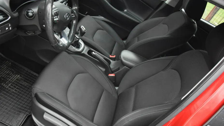 HYUNDAI i30 -