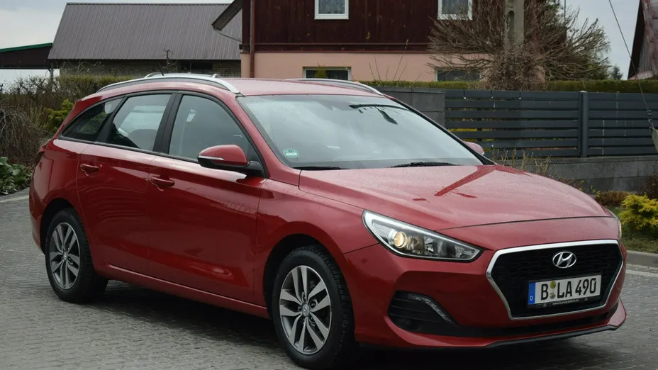 HYUNDAI i30 -