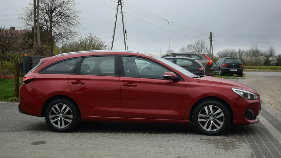 HYUNDAI i30 -