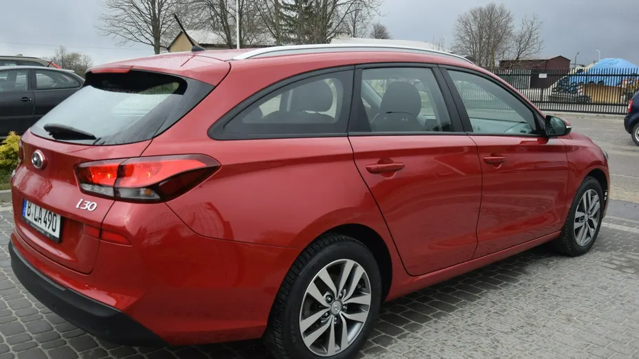 HYUNDAI i30 -