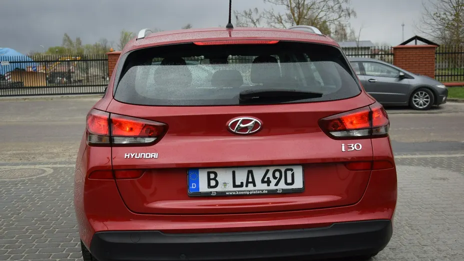 HYUNDAI i30 -