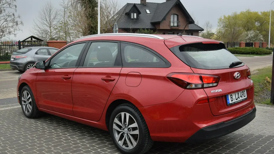 HYUNDAI i30 -