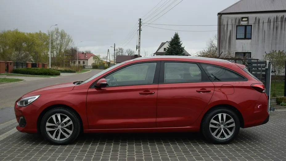 HYUNDAI i30 -