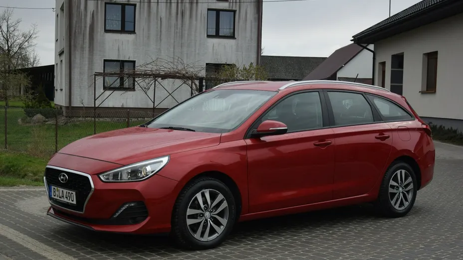 HYUNDAI i30 -