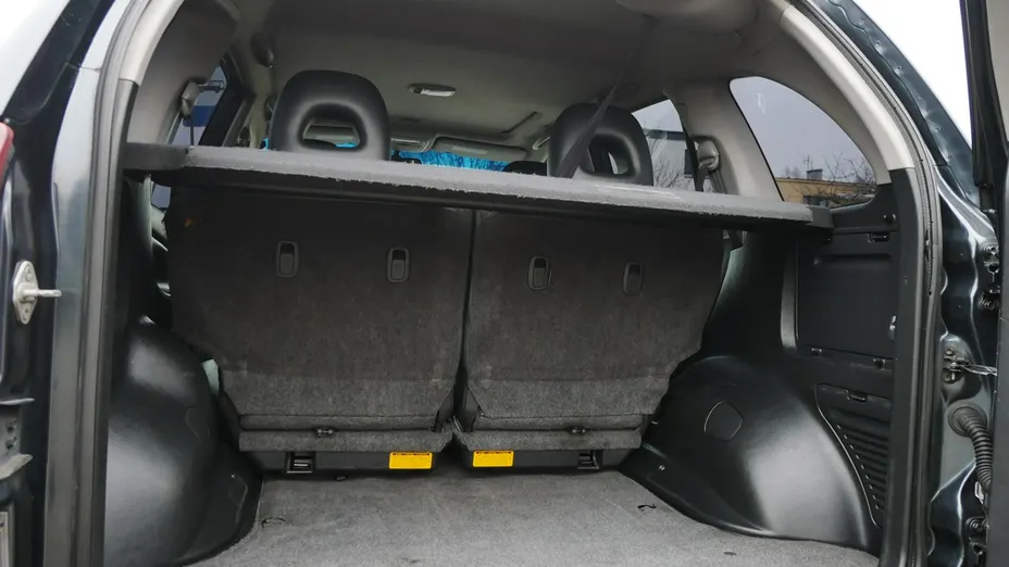 TOYOTA RAV4 -