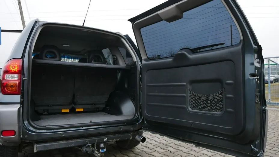 TOYOTA RAV4 -