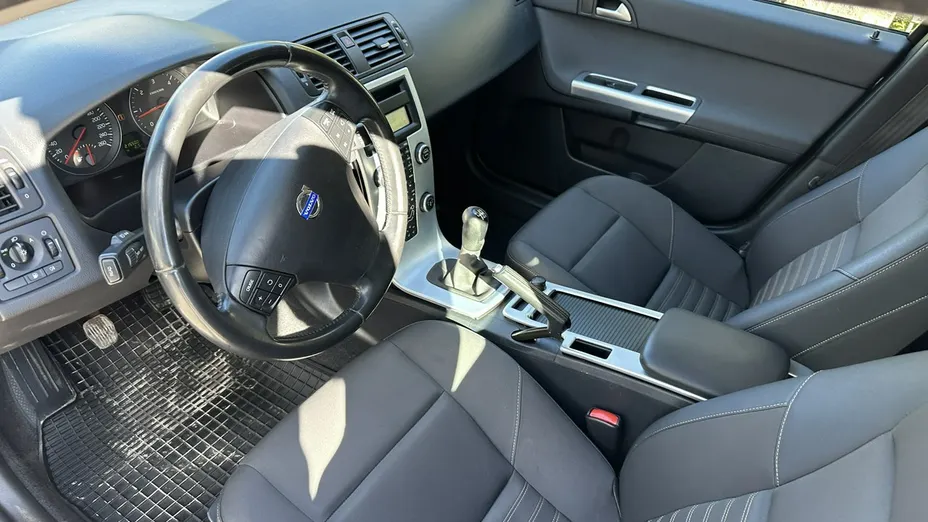 VOLVO V50 -