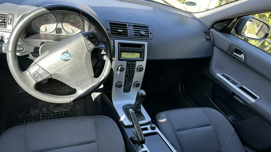 VOLVO V50 -