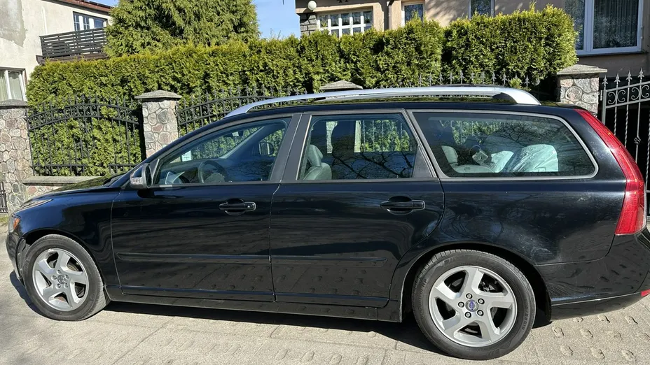 VOLVO V50 -