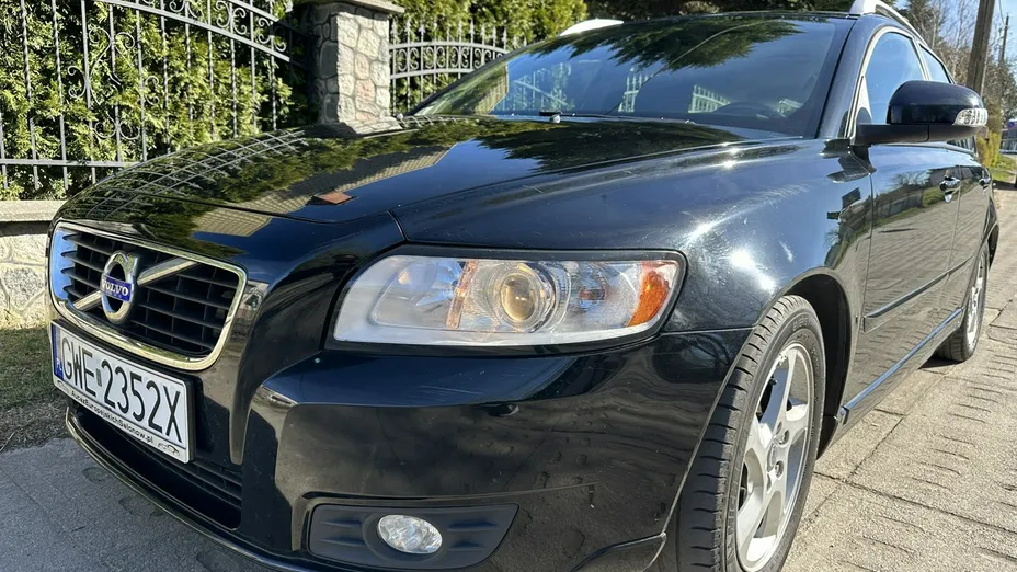 VOLVO V50 -