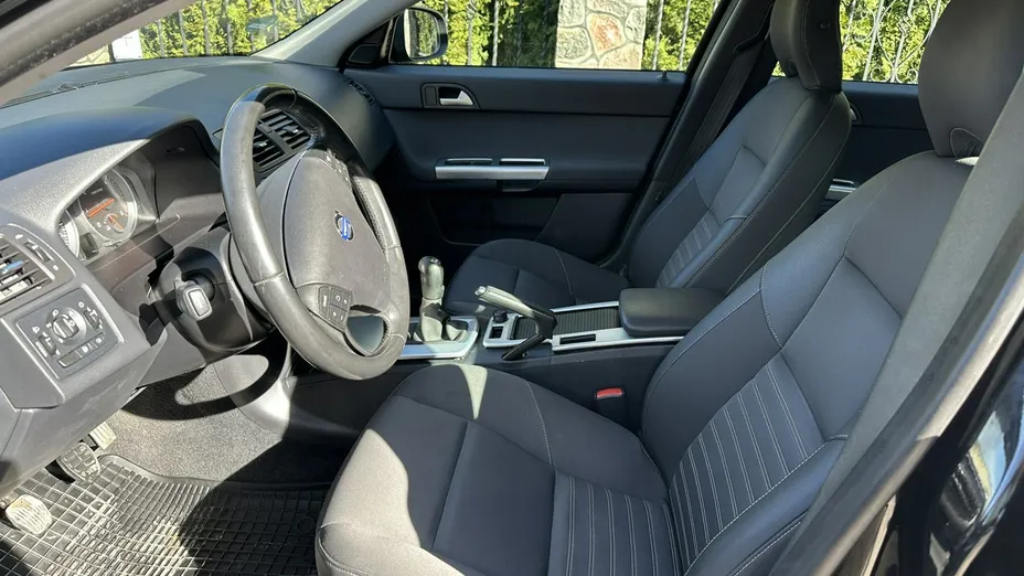 VOLVO V50 -
