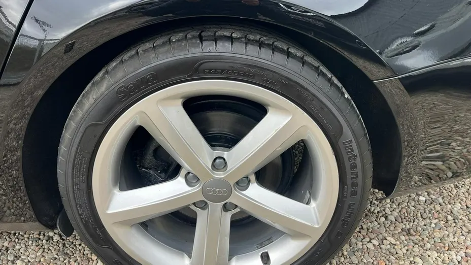 AUDI A4 -