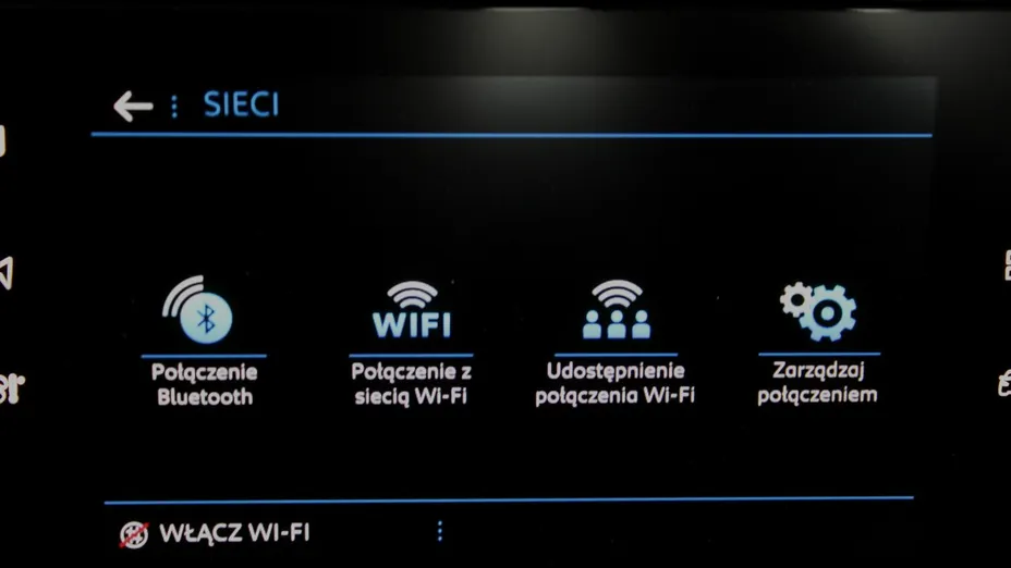PEUGEOT 208 -