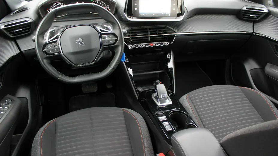 PEUGEOT 208 -