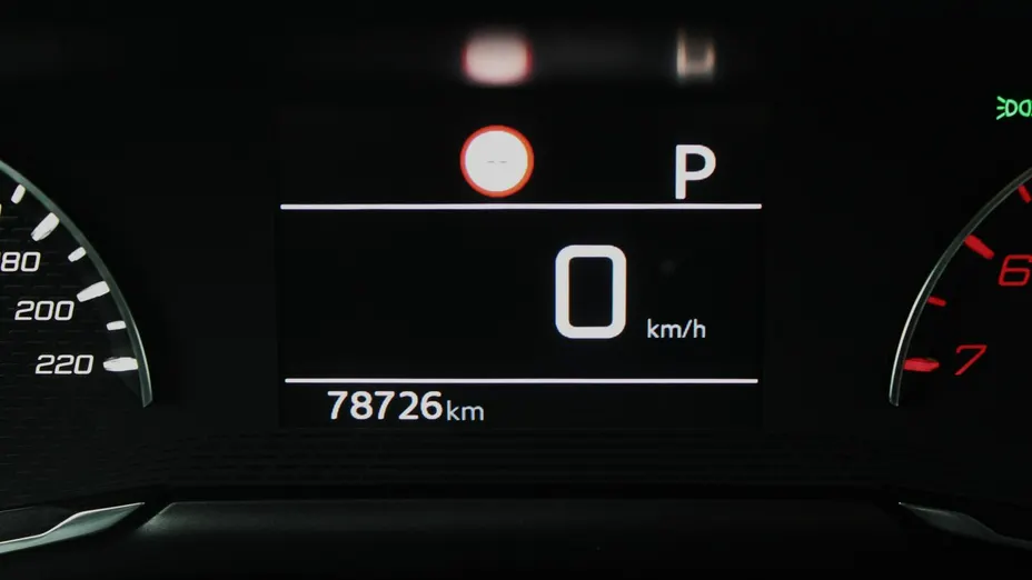 PEUGEOT 208 -