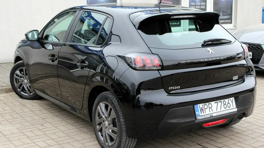 PEUGEOT 208 -