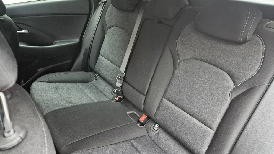HYUNDAI i30 -