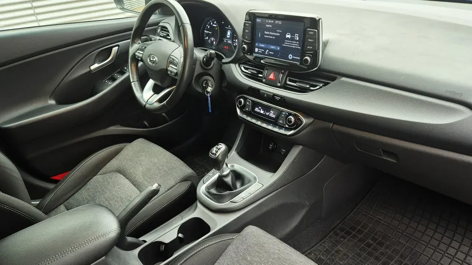 HYUNDAI i30 -