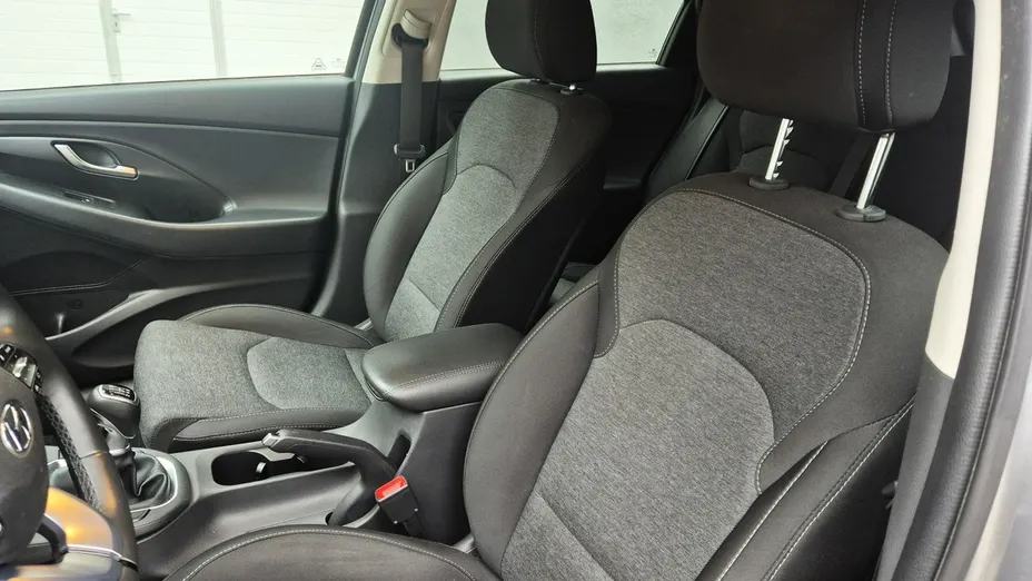 HYUNDAI i30 -