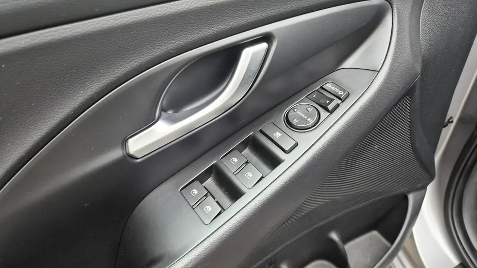 HYUNDAI i30 -