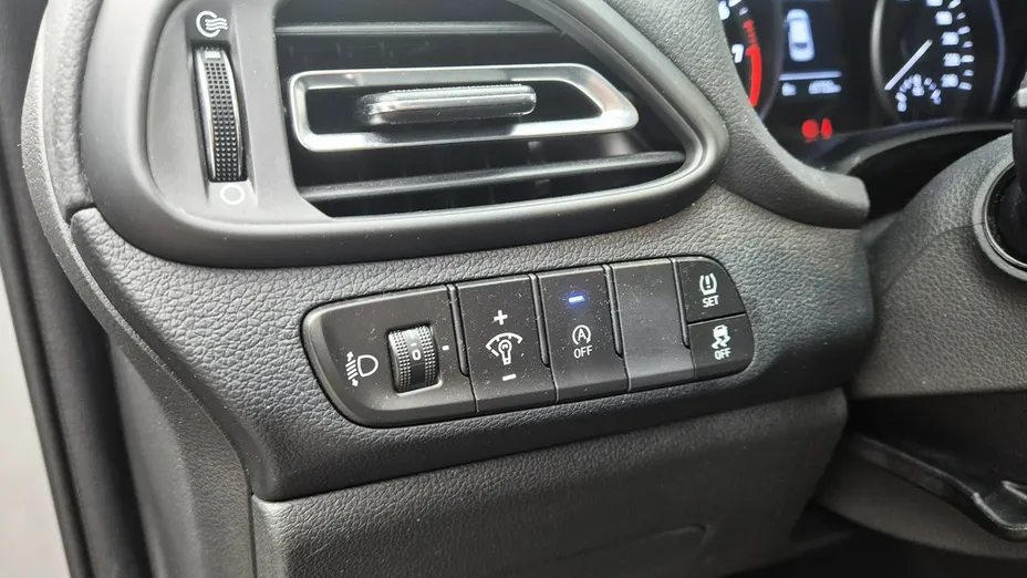 HYUNDAI i30 -