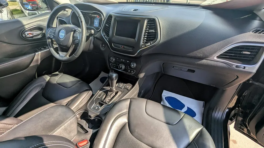 JEEP Cherokee -