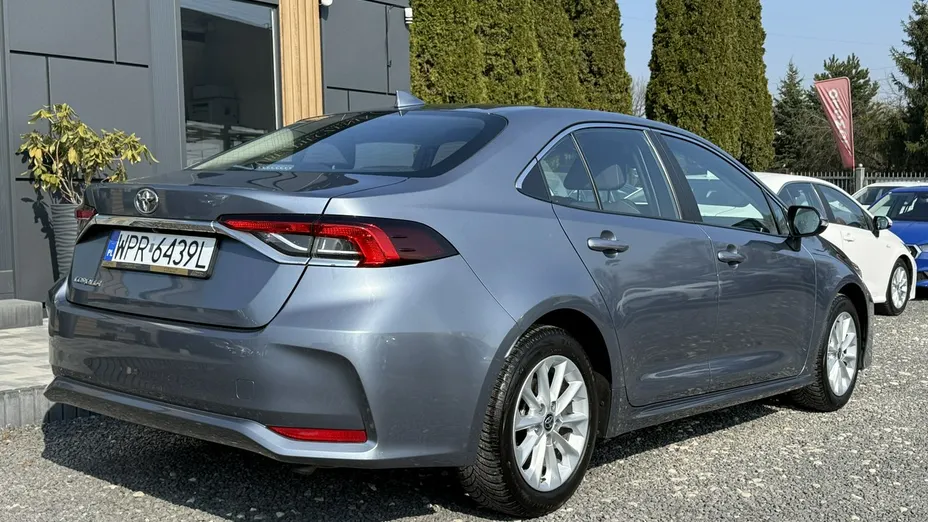 TOYOTA Corolla -