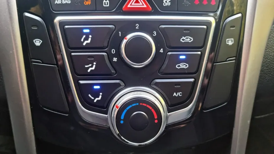 HYUNDAI i30 -