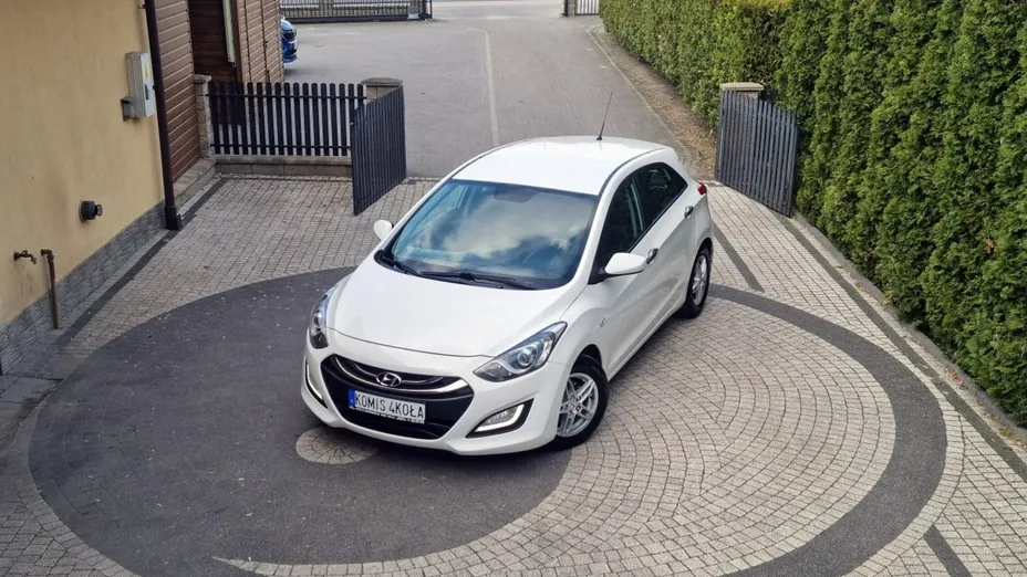 HYUNDAI i30 -