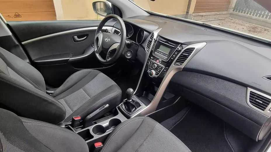 HYUNDAI i30 -
