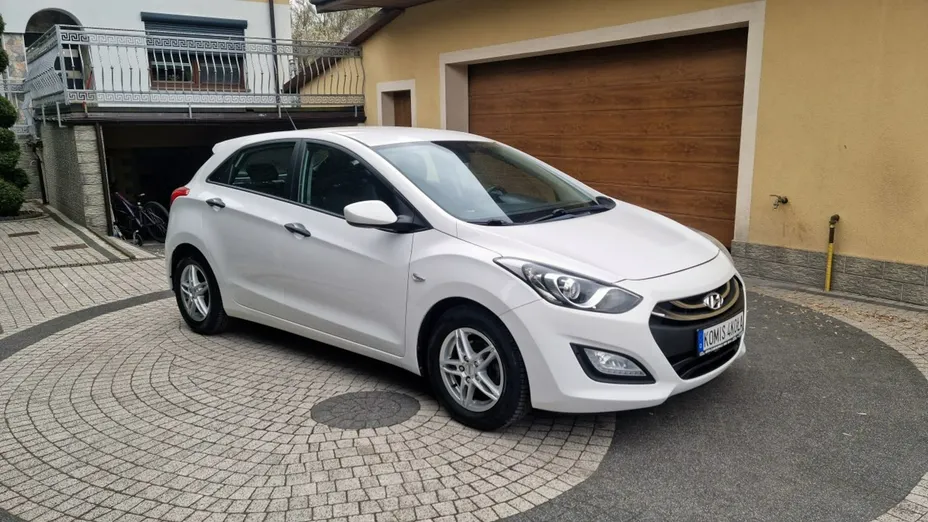 HYUNDAI i30 -