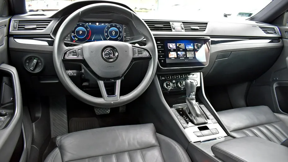 SKODA Superb -
