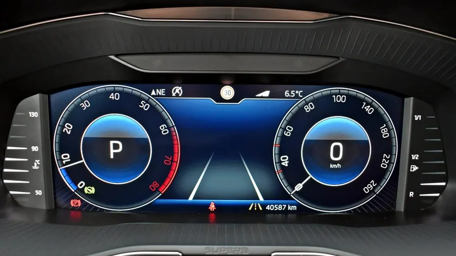 SKODA Superb -