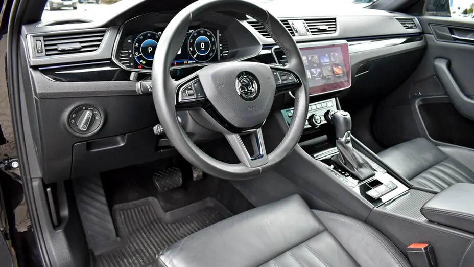 SKODA Superb -