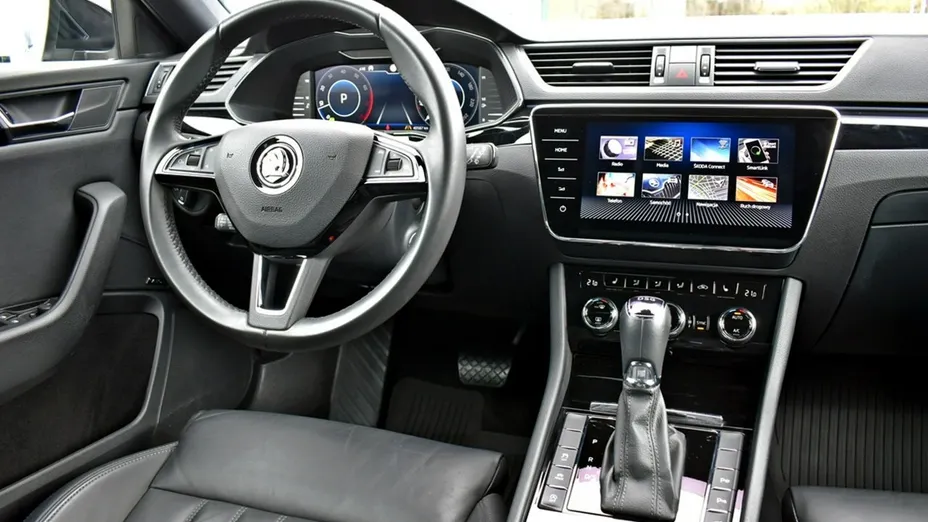 SKODA Superb -