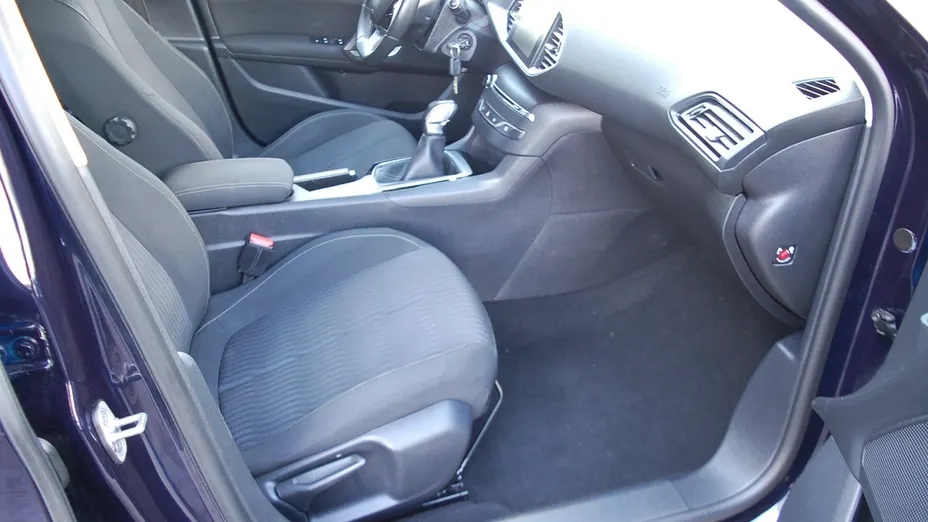 PEUGEOT 308 -