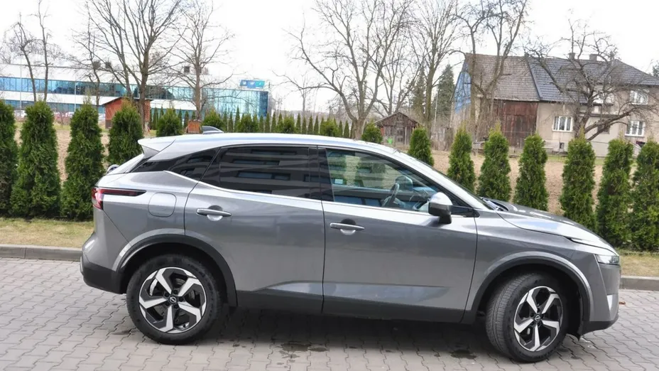 NISSAN Qashqai -