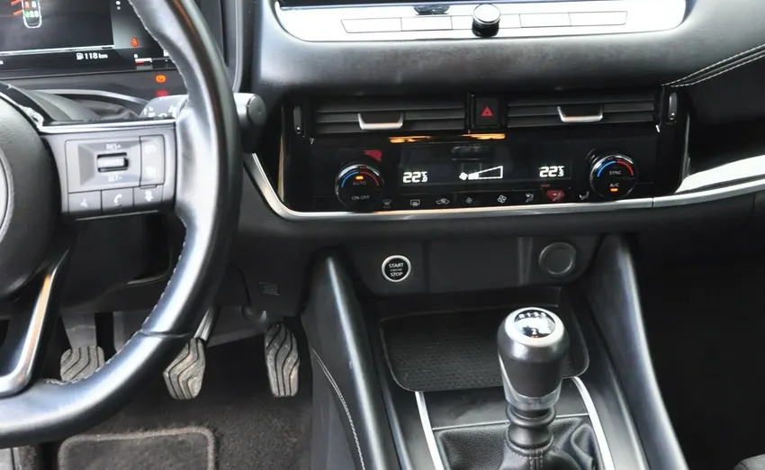 NISSAN Qashqai -