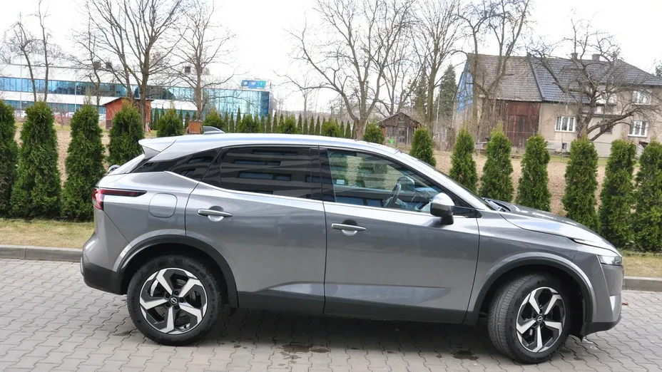 NISSAN Qashqai -