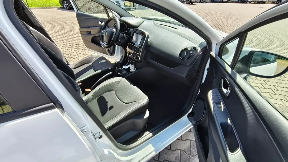 RENAULT Clio -