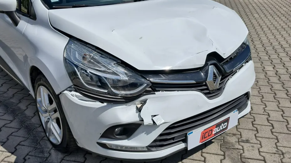 RENAULT Clio -