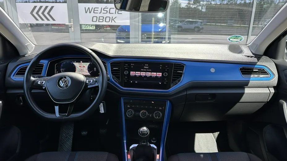 VOLKSWAGEN T-ROC -