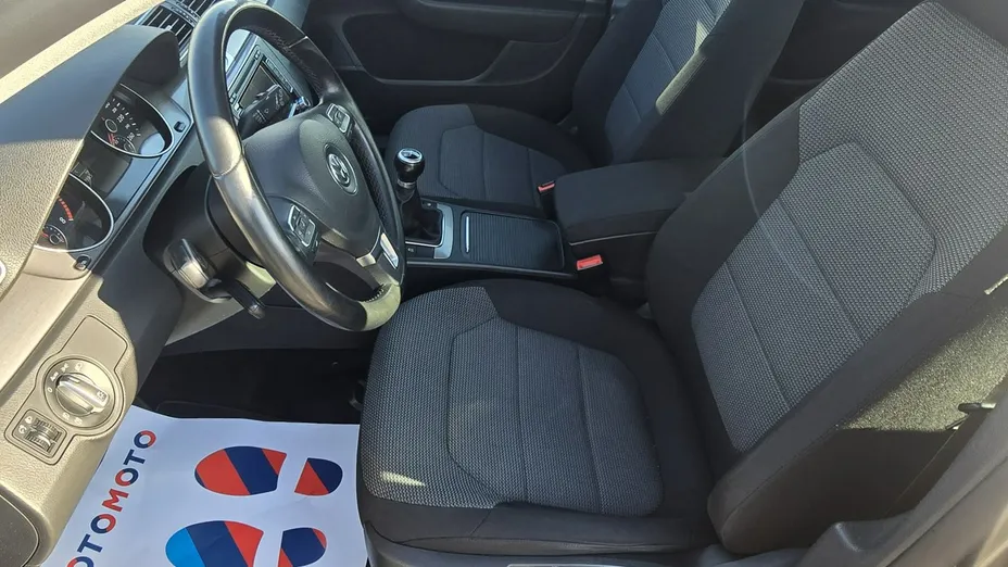 VOLKSWAGEN Passat -