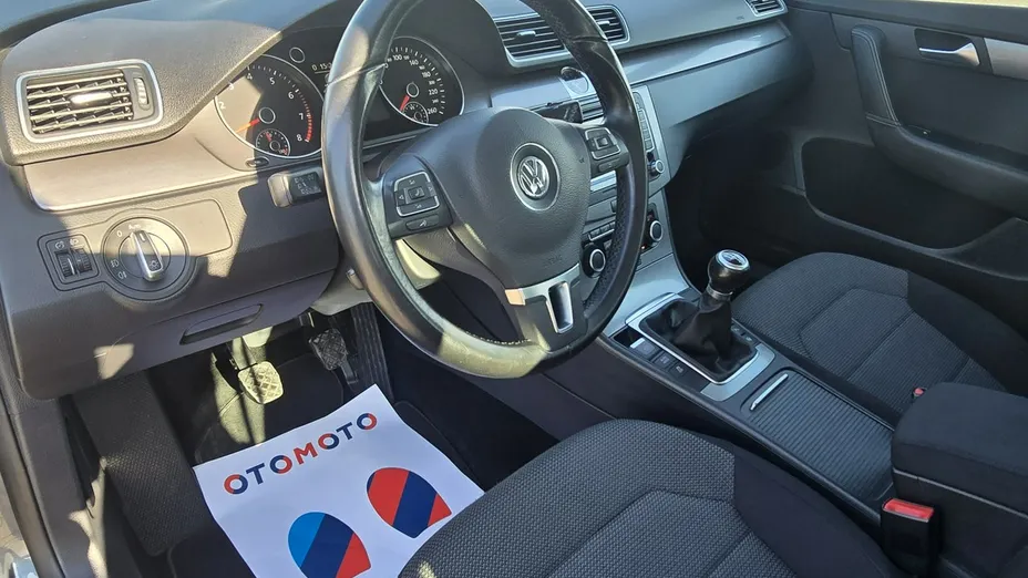 VOLKSWAGEN Passat -