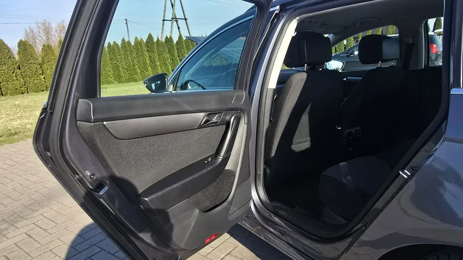 VOLKSWAGEN Passat -