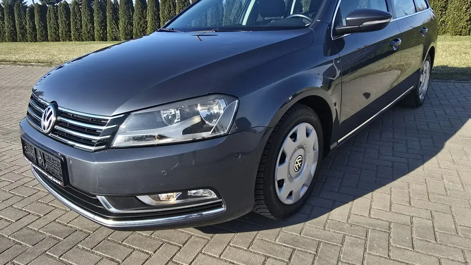 VOLKSWAGEN Passat -